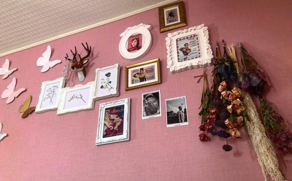 壁面活用術 賃貸でも穴を開けないで壁に飾る方法 おすすめアイテムもpick Up ピュアラモ Purelamo あなたの生活にかわいいを届ける